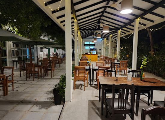 maldives/ukulhas/bar/peperone-restaurant