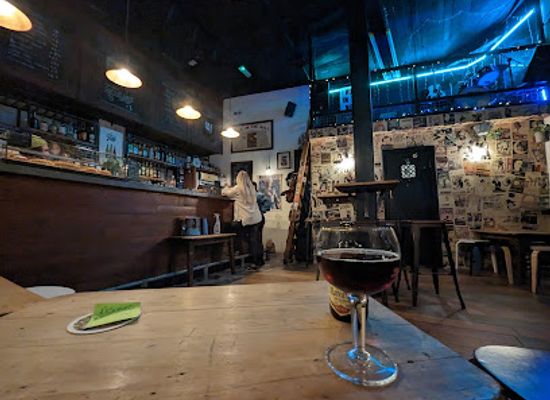 malta/sliema/bar/hole-in-the-wall-bar-cafe