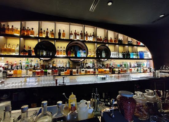 singapore/central-business-district/bar/taylor-adam