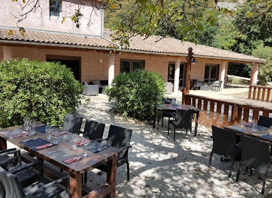 france/ardèche-gorges/bar/le-restaurant-bar-a-vin-de-chames