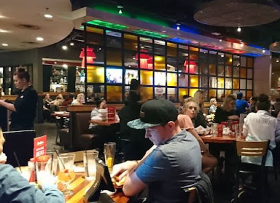 maine/augusta/bar/red-robin-gourmet-burgers-and-brews