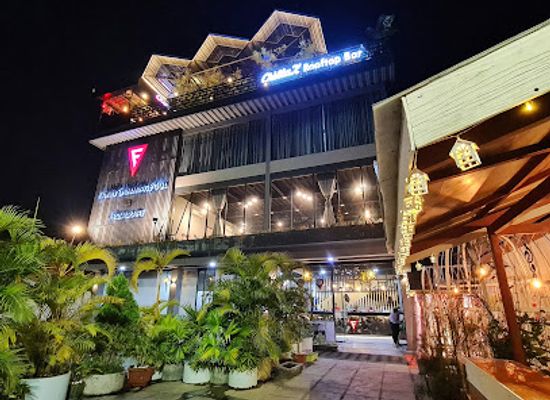 myanmar-burma/pyay/bar/family-swimming-pool-restaurant-rooftop-bar