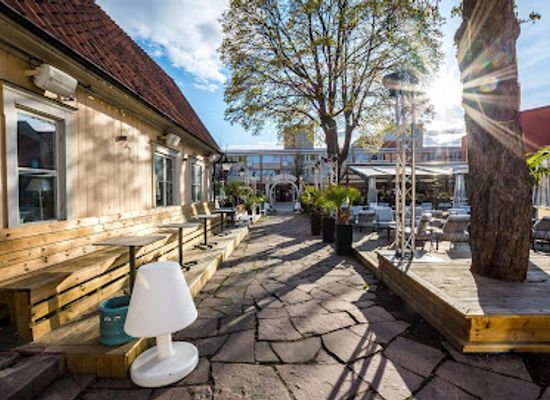 sweden/gastrikland/bar/soderhielmska-garden
