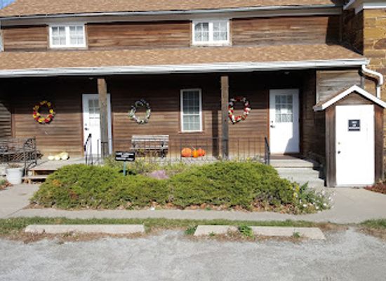 iowa/amana-colonies/bar/lace-lodging