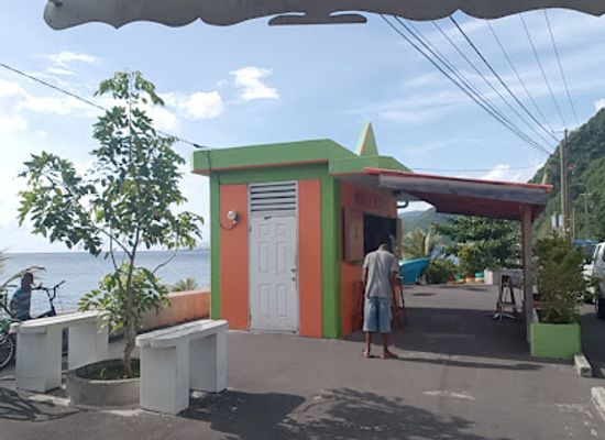 dominica/soufriere/bar/milly-s-bar