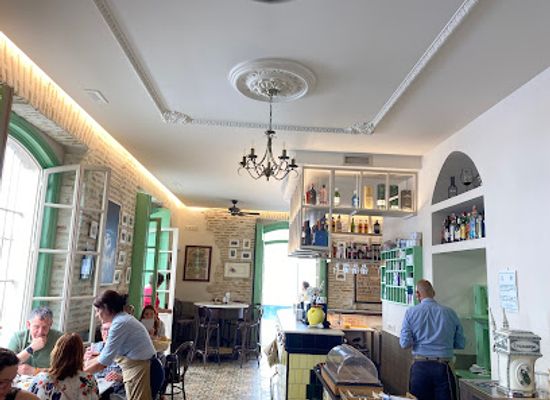 spain/cadiz/la-vina/bar/taberna-las-banderas