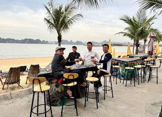 vietnam/ha-long/tuan-chau-island/bar/no-1-chill-club