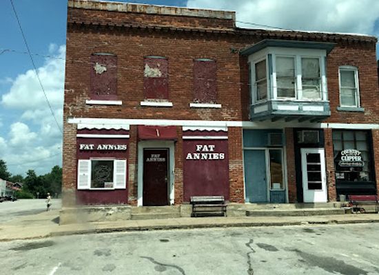 iowa/dutch-heritage-area/bar/fat-annie-s