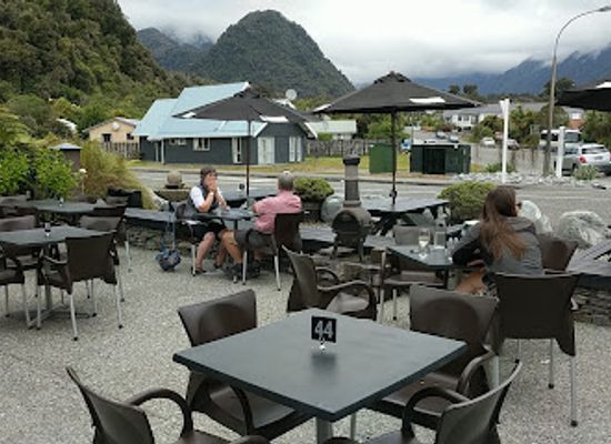 new-zealand/west-coast/bar/alice-may-restaurant-franz-josef