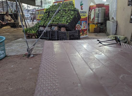 pakistan/cholistan-desert/bar/mr-qureshi-juice-shop