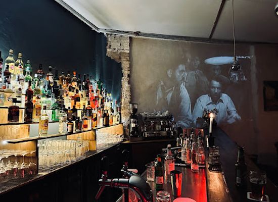 germany/berlin/kreuzberg/bar/oranienberger