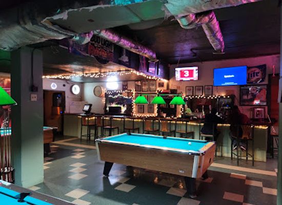 ohio/akron/north-hill/bar/lynn-s-bar