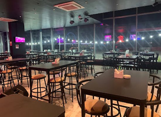 qatar/al-daayen/bar/the-red-lion-at-waterfront-beach