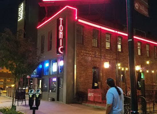 iowa/des-moines/downtown-des-moines/bar/tonic-court-ave