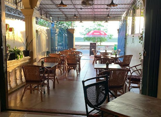 cambodia/kratie/bar/mekong-mojo-restaurant-bar-kratie