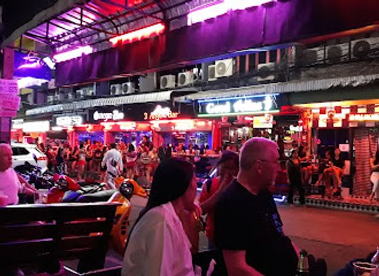 thailand/pattaya/bar/bee-corner-bar-soi-6