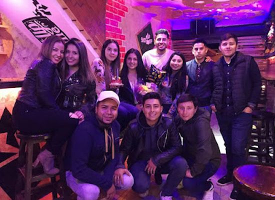 ecuador/otavalo/bar/shotup