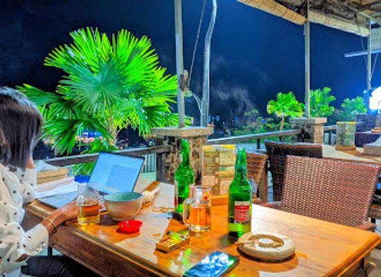 indonesia/labuan-bajo/bar/warung-hafenblick-food-drink