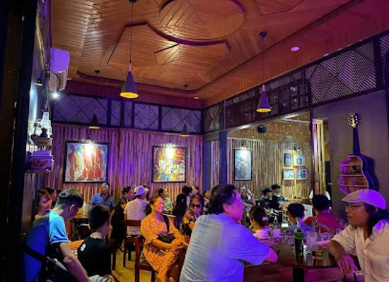 vietnam/north-central-coast/bar/adam-eva-cafe