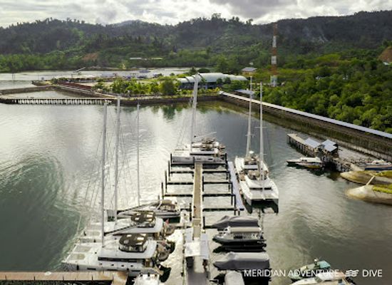 indonesia/west-papua/bar/meridian-adventure-scuba-dive-resort-marina