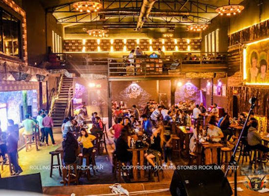 nepal/pokhara/lakeside/bar/rolling-stones-rock-bar