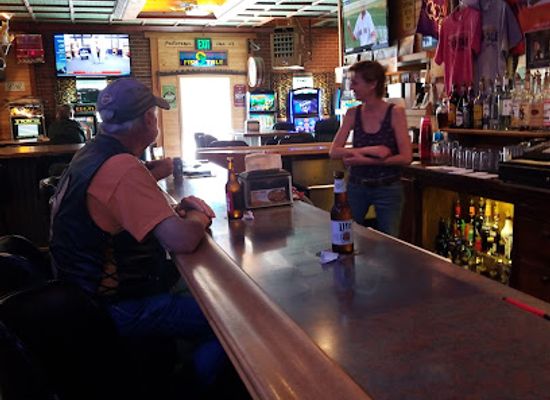 montana/the-crazy-mountains/bar/fish-tale-tavern
