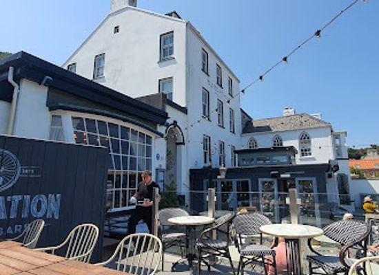 jersey/st-aubin-s-bay/bar/the-old-court-house