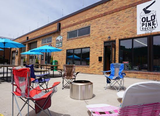 south-dakota/custer-state-park/bar/old-pine-social