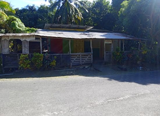 saint-lucia/dennery-quarter/bar/river-side-roots-shop