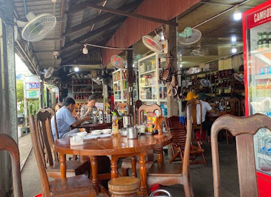 cambodia/kratie-province/bar/street-three-eatery-kratie