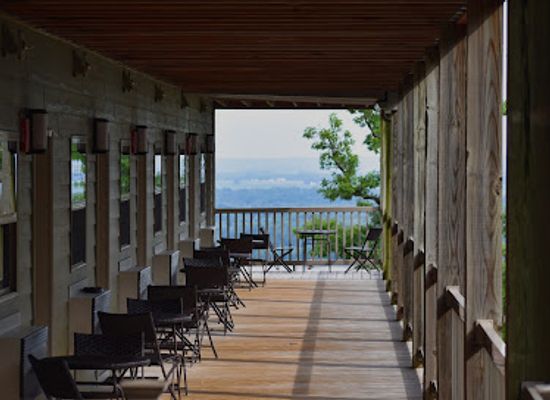illinois/river-bend/bar/aerie-s-resort-in-grafton-illinois