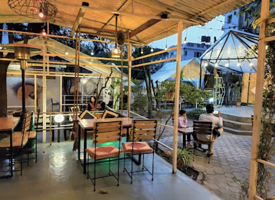 nepal/patan/bar/bikalpa-art-cafe-bar