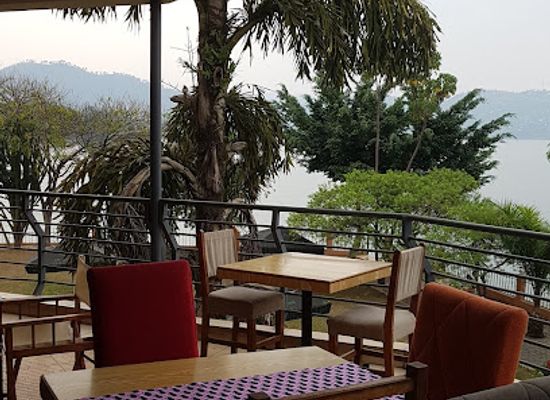 rwanda/gisenyi/bar/roxy-bar-and-restaurant-anciennement-white-rock