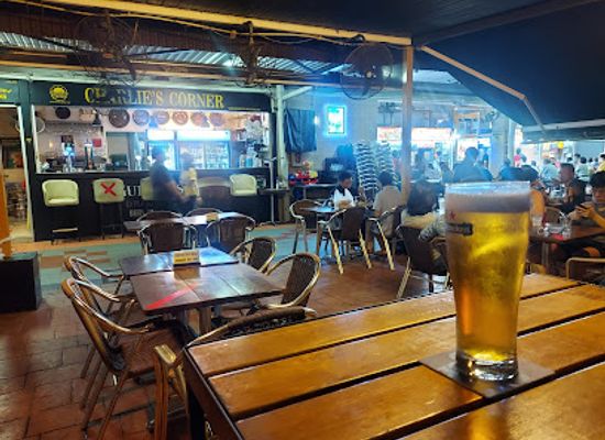 singapore/changi/bar/charlie-s-corner