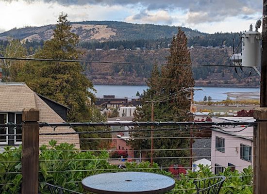 oregon/columbia-river-gorge/bar/3-rivers-grill