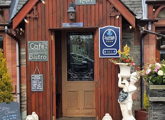 united-kingdom/loch-lomond-&-the-trossachs-national-park/bar/the-village-rest-luss
