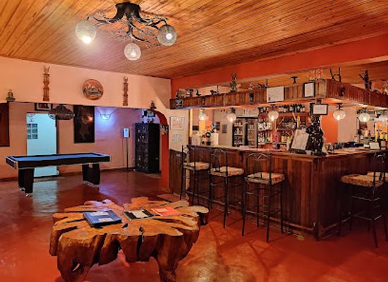 madagascar/bongolava/bar/l-auberge-du-kintanafleuron-a-ampefy-chez-le-belge