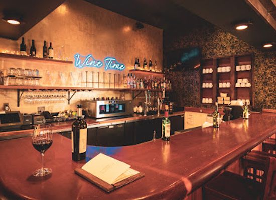 oregon/high-desert/bar/flights-wine-bar-restaurant