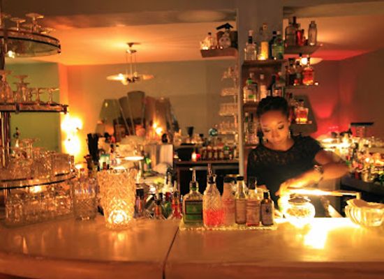 switzerland/lake-geneva-region/bar/le-verre-a-monique