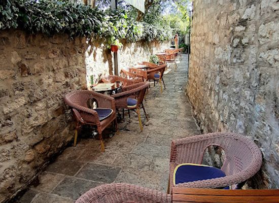 montenegro/budva-riviera/bar/the-prince-english-pub