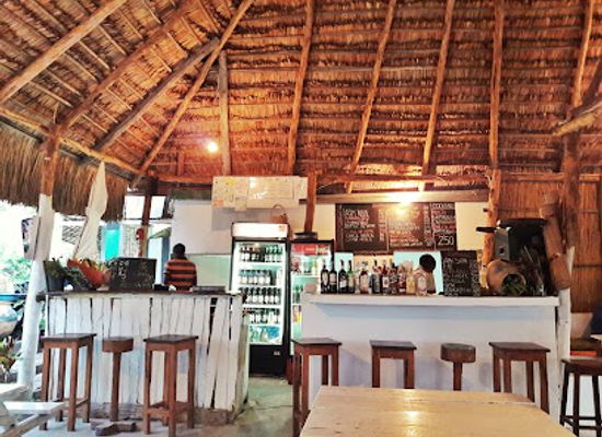 mozambique/tofo-beach/bar/tofo-tofo