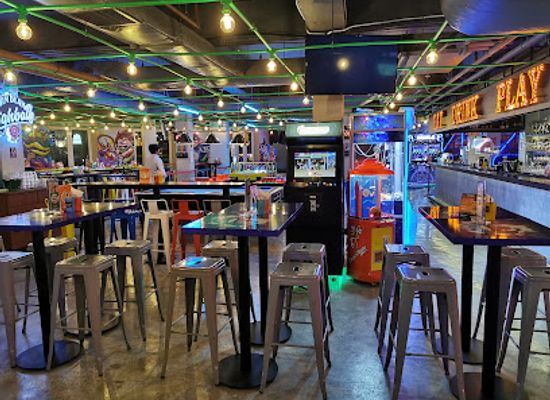 singapore/singapore/clarke-quay/bar/level-up-arcade-live-music-bar