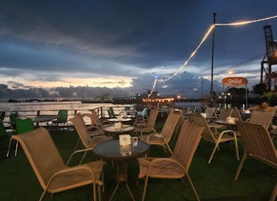 indonesia/south-sulawesi/bar/cafe-resto-ombak