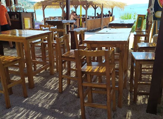 croatia/lika/bar/plat-beach-bar