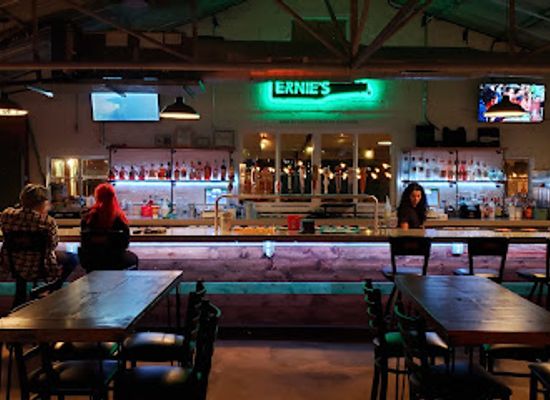 texas/edwards-plateau/bar/ernie-s-patio-bar