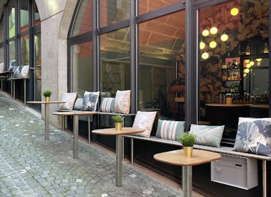 switzerland/lausanne/flon/bar/le-perroquet