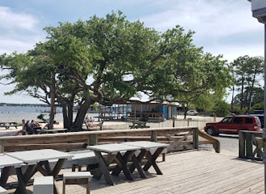 alabama/alabama-coastal-birding-trail/bar/pirates-cove