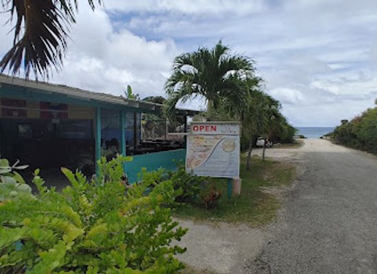 antigua-and-barbuda/valley-church-beach/bar/smiling-harry-s-thirst-quencher