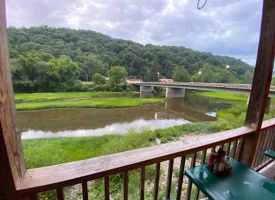 west-virginia/greenbrier-river-trail/bar/greenbrier-grille-and-lodge