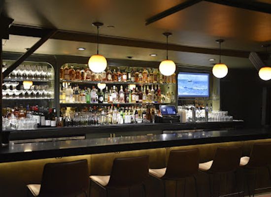 new-hampshire/dartmouth-lake-sunapee/bar/the-elms-restaurant-and-bar